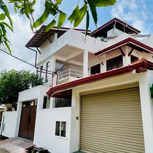 Gasthof & Surf, Negombo